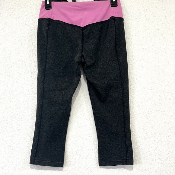 Nike Women’s Black and Pink Dri Fit Capris Size Small - Picture 3 of 5